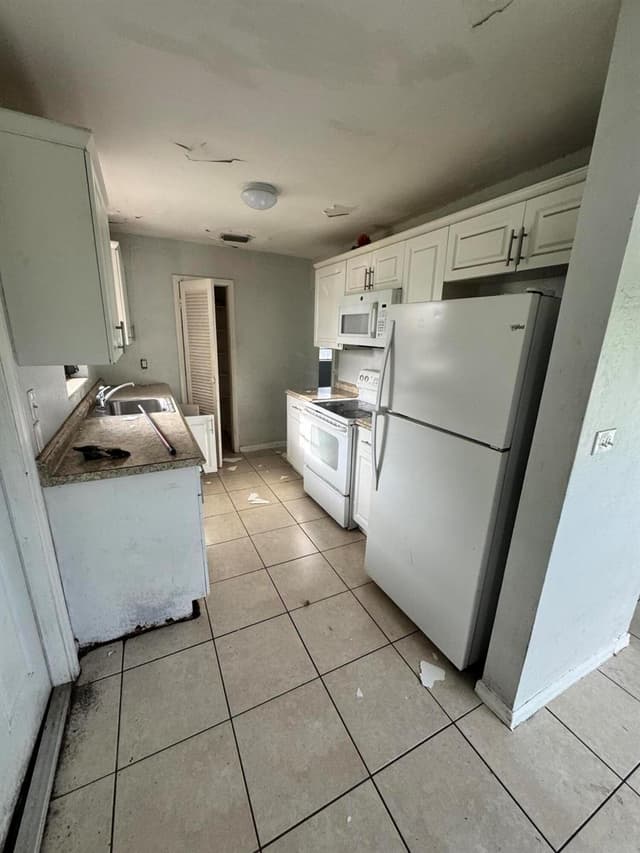 243 NE 39th Court, Deerfield Beach FL 33064 - Deerfield Beach, FL - Photo 6