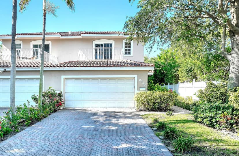2560 NE 11th Street, Pompano Beach FL 33062