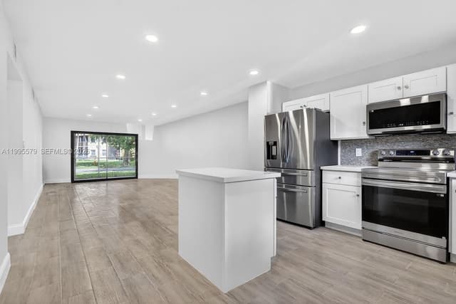 275 Gate Rd # 104, Hollywood FL 33024 - Hollywood, FL - Photo 2