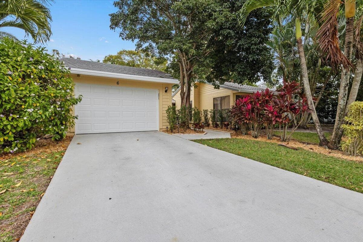 6691 S Pine Court, West Palm Beach FL 33418