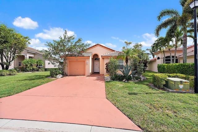 8193 Pelican Harbour Drive, Lake Worth FL 33467 - Lake Worth, FL - Photo 2