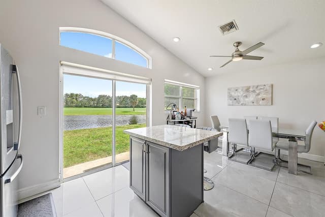 8193 Pelican Harbour Drive, Lake Worth FL 33467 - Lake Worth, FL - Photo 7
