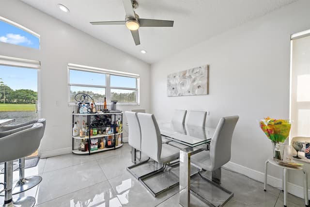 8193 Pelican Harbour Drive, Lake Worth FL 33467 - Lake Worth, FL - Photo 4