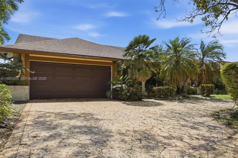 8230 SW 55th Ct, Davie FL 33328