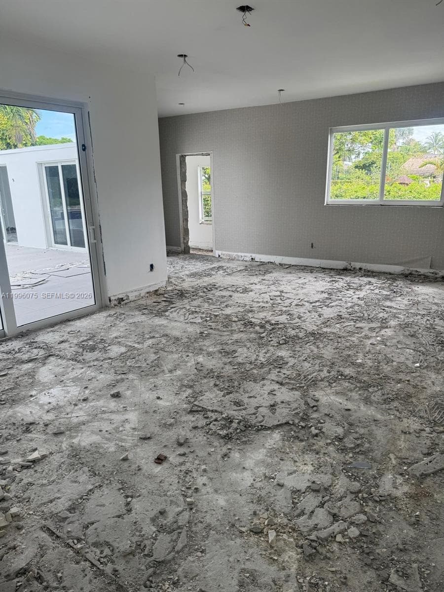 290 NW 125th Ave, Miami FL 33182