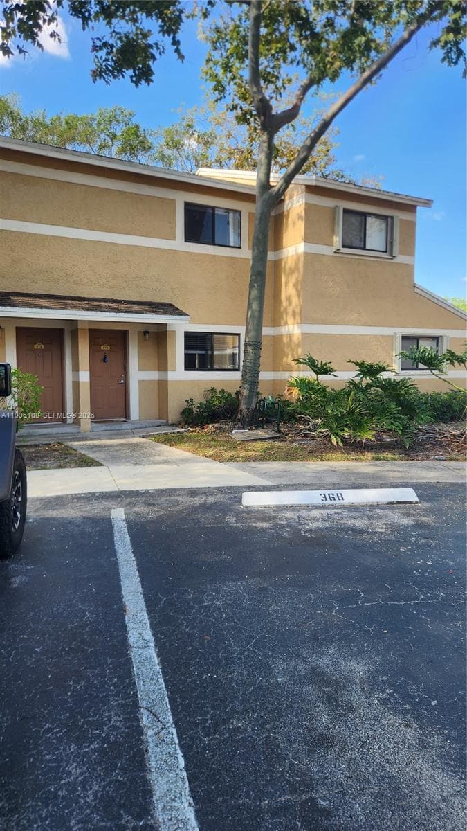 210 E Palm Cir E, Pembroke Pines FL 33025