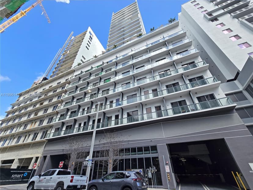 239 SW 9th St # 1403, Miami FL 33130