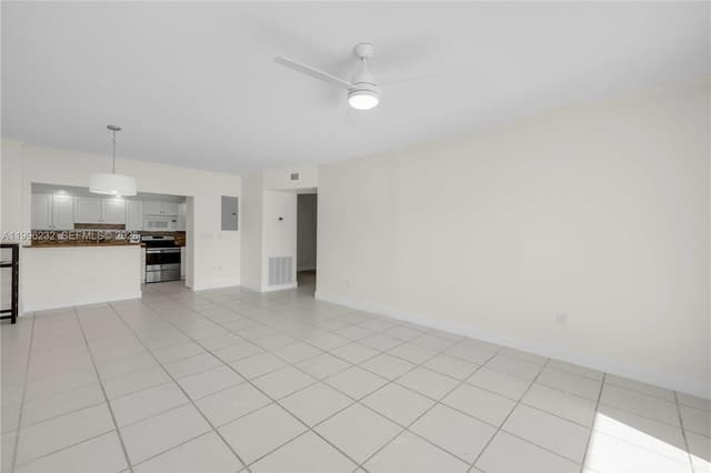 462 Golden Isles Dr # 210, Hallandale Beach FL 33009 - Hallandale Beach, FL - Photo 3