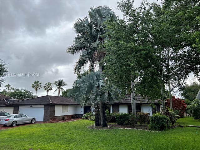 19265 E Saint Andrews Dr, Hialeah FL 33015 - Hialeah, FL - Photo 2