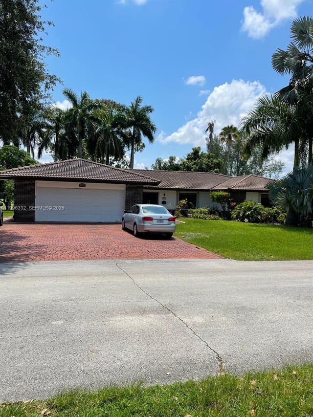 19265 E Saint Andrews Dr, Hialeah FL 33015 - Hialeah, FL - Photo 6