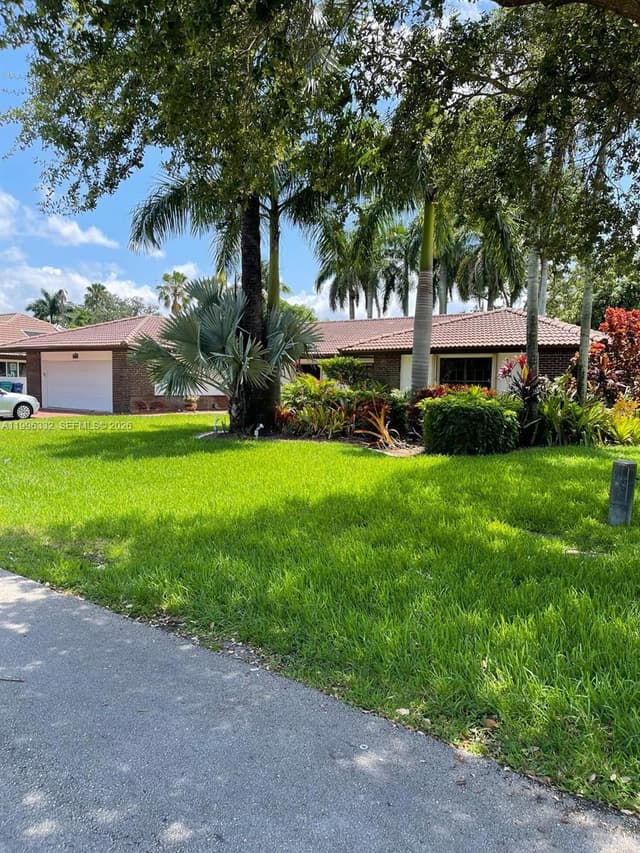 19265 E Saint Andrews Dr, Hialeah FL 33015 - Hialeah, FL - Photo 7