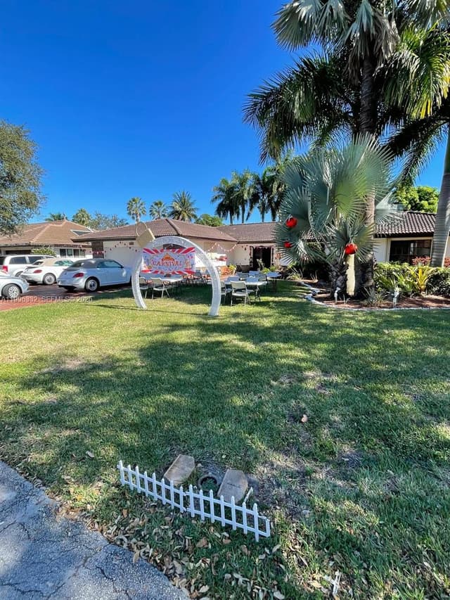 19265 E Saint Andrews Dr, Hialeah FL 33015 - Hialeah, FL - Photo 3