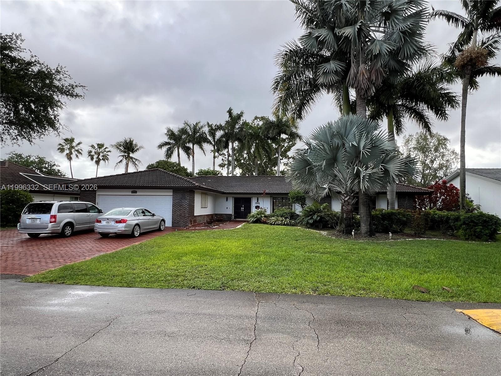 19265 E Saint Andrews Dr, Hialeah FL 33015 - Hialeah, FL - Photo 1