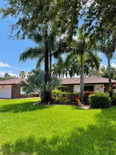 19265 E Saint Andrews Dr, Hialeah FL 33015 - Hialeah, FL - Photo 5