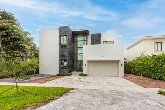 13145 Coronado Ln, North Miami FL 33181 - North Miami, FL - Photo 2
