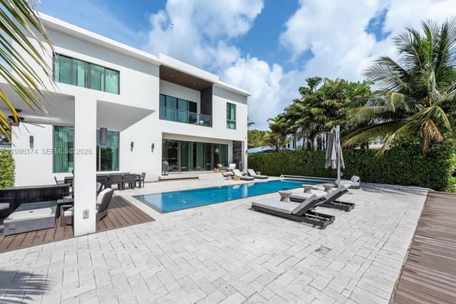 13145 Coronado Ln, North Miami FL 33181 - North Miami, FL - Photo 7