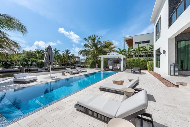 13145 Coronado Ln, North Miami FL 33181 - North Miami, FL - Photo 4