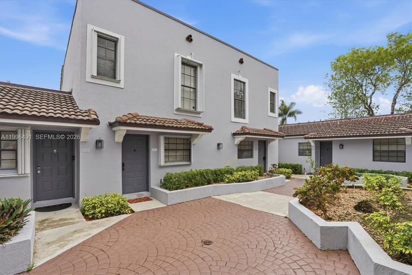 11719 NW 11th St, Pembroke Pines FL 33026