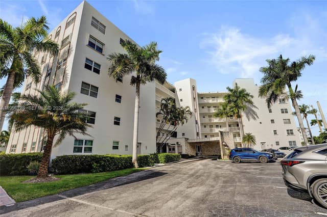 3181 S Ocean Dr, Hallandale Beach FL 33009 - Hallandale Beach, FL - Photo 3
