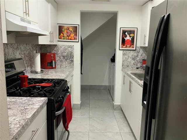 1300 W 53rd St # 35, Hialeah FL 33012 - Hialeah, FL - Photo 4