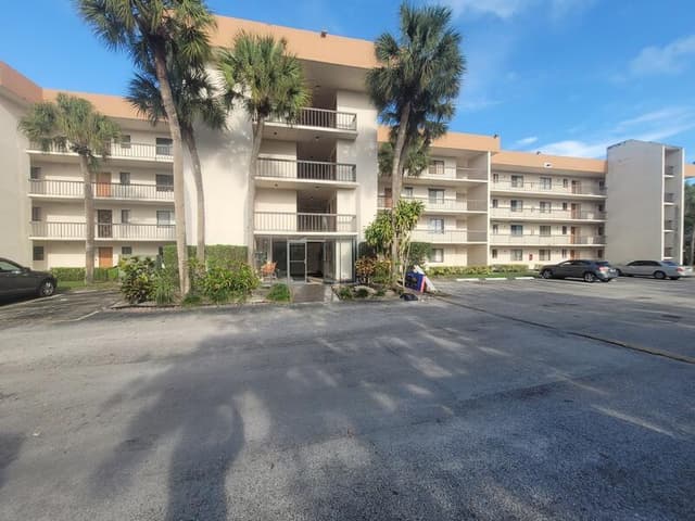 5917 Via Vermilya # 206, Lake Worth FL 33462 - Lake Worth, FL - Photo 2