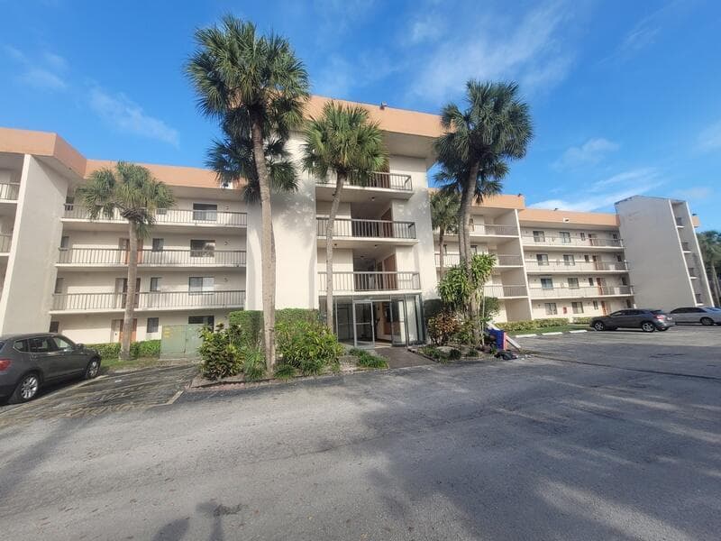 5917 Via Vermilya # 206, Lake Worth FL 33462 - Lake Worth, FL - Photo 1