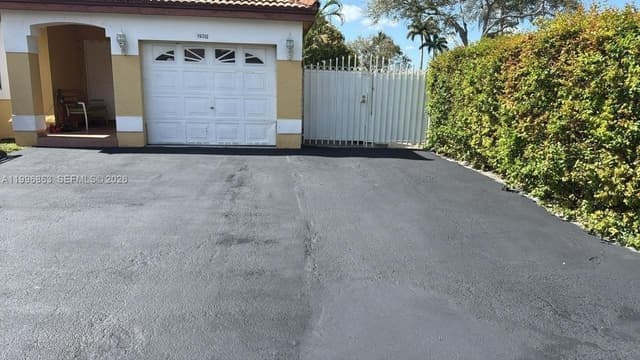 19712 NW 82nd Pl, Hialeah FL 33015 - Hialeah, FL - Photo 3