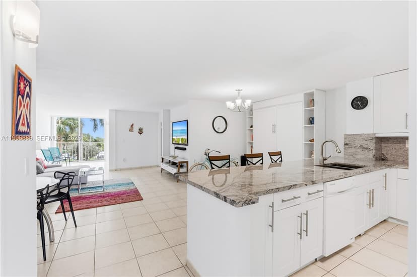 6450 Collins Ave # 204, Miami Beach FL 33141