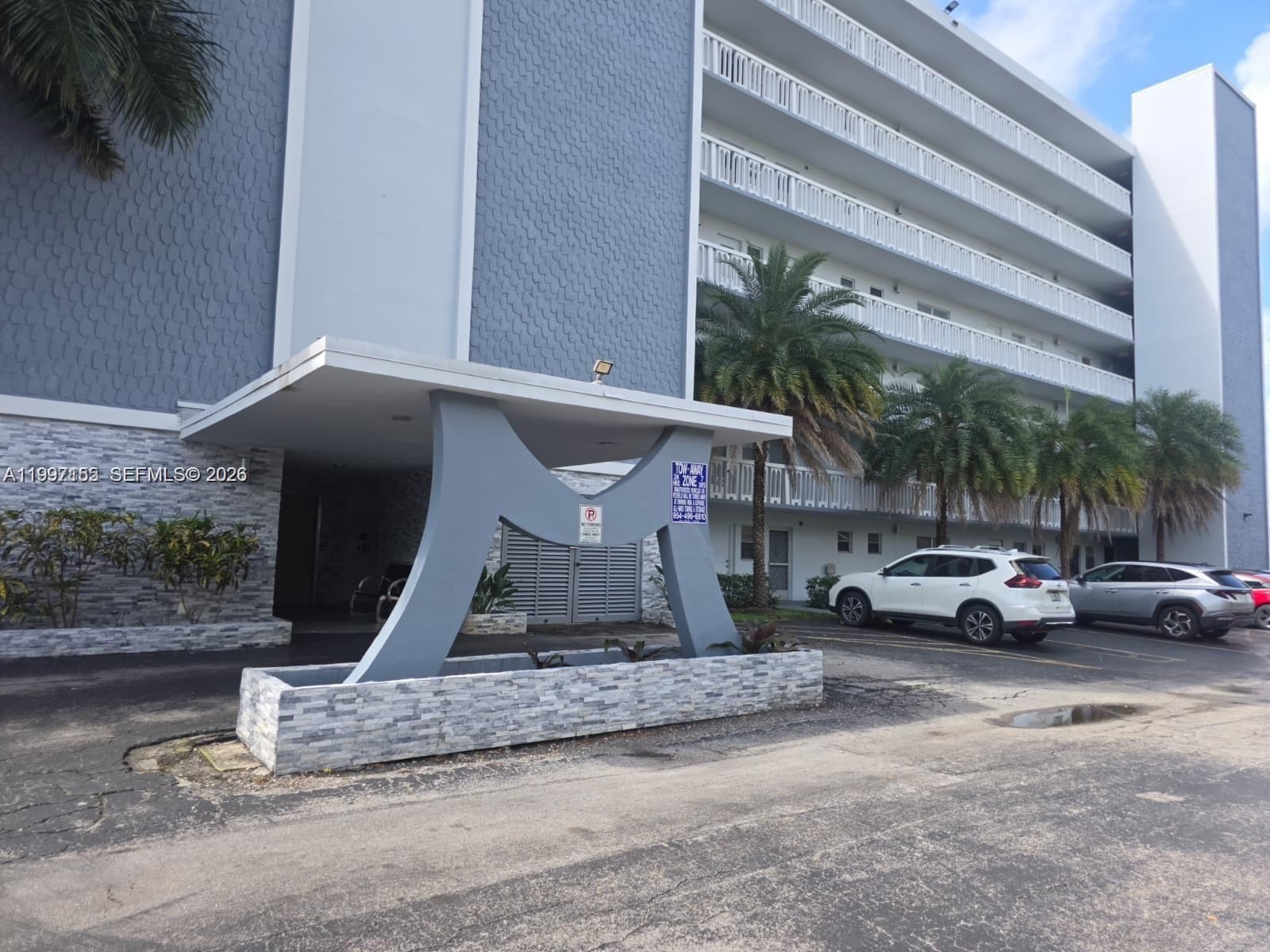 320 NE 12th Ave # 703, Hallandale Beach FL 33009 - Hallandale Beach, FL - Photo 1