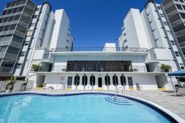 200 Diplomat Pkwy # 827, Hallandale Beach FL 33009 - Hallandale Beach, FL - Photo 2