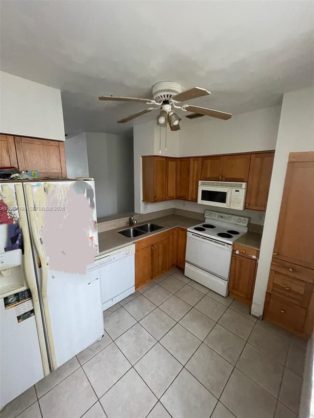 870 NE 212th Ter # 3, Miami FL 33179 - Miami, FL - Photo 2
