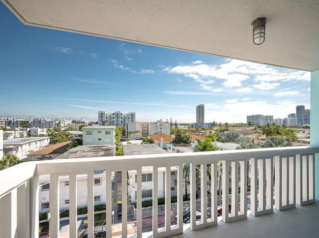 7620 Carlyle Ave # 606, Miami Beach FL 33141