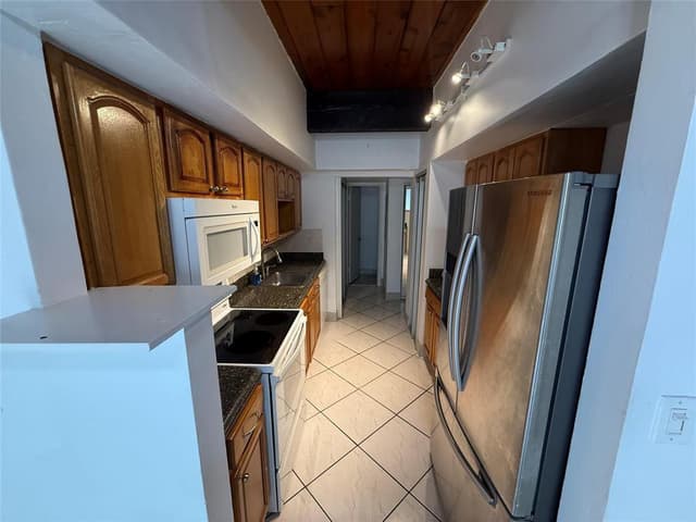 19428 NE 26th Avenue # 103b, Miami FL 33180 - Miami, FL - Photo 4