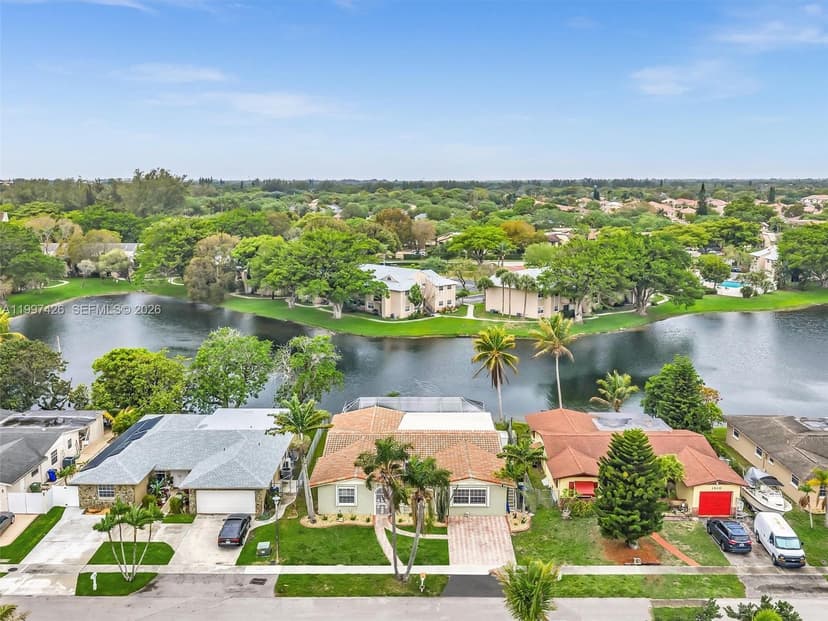 1900 NW 95th Ave, Pembroke Pines FL 33024