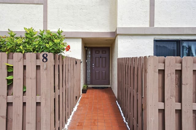 10875 NW 29th Manor # 8, Sunrise FL 33322 - Sunrise, FL - Photo 2