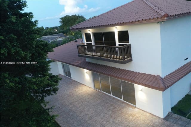 19740 W Saint Andrews Dr, Hialeah FL 33015 - Hialeah, FL - Photo 2