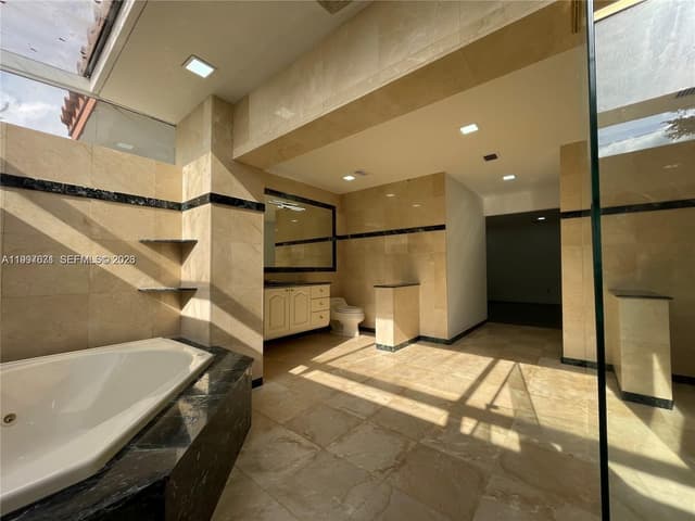 19740 W Saint Andrews Dr, Hialeah FL 33015 - Hialeah, FL - Photo 7