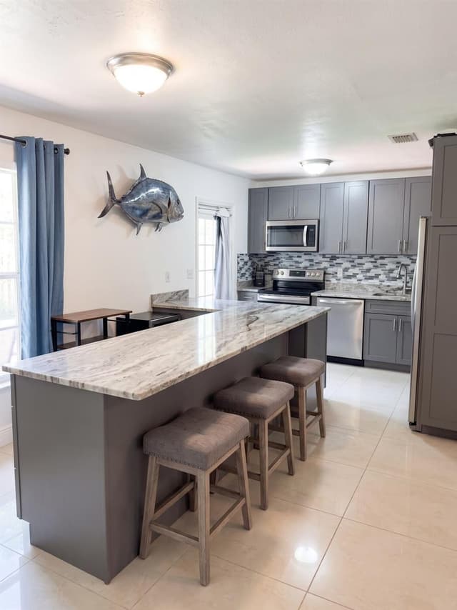 1230 NE 26th Terrace, Pompano Beach FL 33062 - Pompano Beach, FL - Photo 4