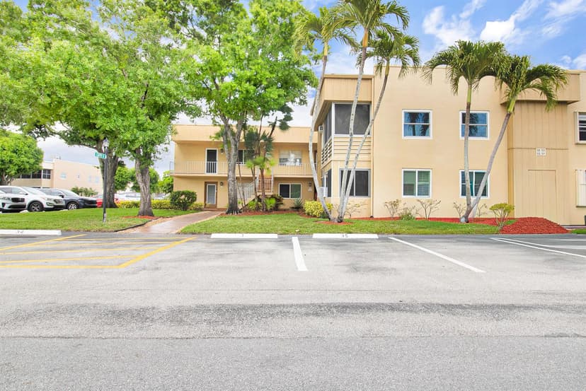 525 Capri K, Delray Beach FL 33484