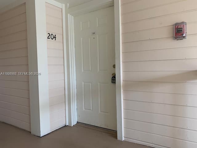 907 NE 199th St # 204, Miami FL 33179 - Miami, FL - Photo 2