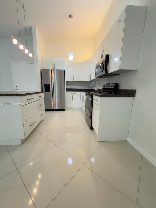 907 NE 199th St # 204, Miami FL 33179 - Miami, FL - Photo 6