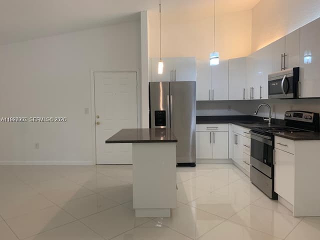 907 NE 199th St # 204, Miami FL 33179 - Miami, FL - Photo 7