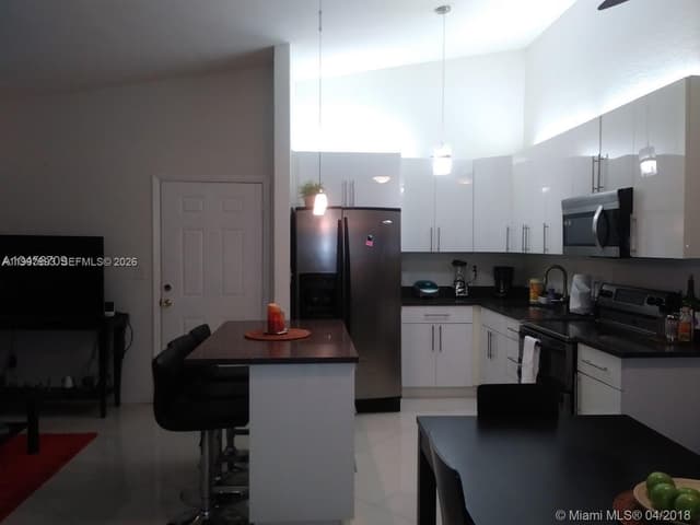 907 NE 199th St # 204, Miami FL 33179 - Miami, FL - Photo 5