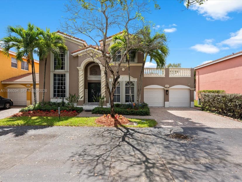 10872 NW 51st Ln, Doral FL 33178