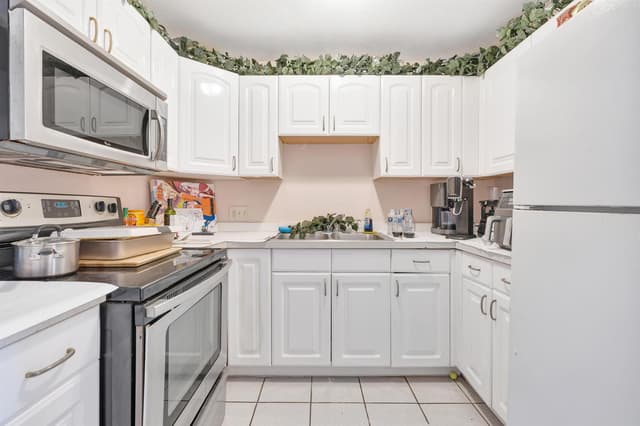 505 Foresteria Drive, Lake Park FL 33403 - Lake Park, FL - Photo 5