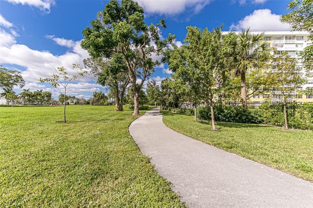 4350 Hillcrest Dr # 303, Hollywood FL 33021 - Hollywood, FL - Photo 3