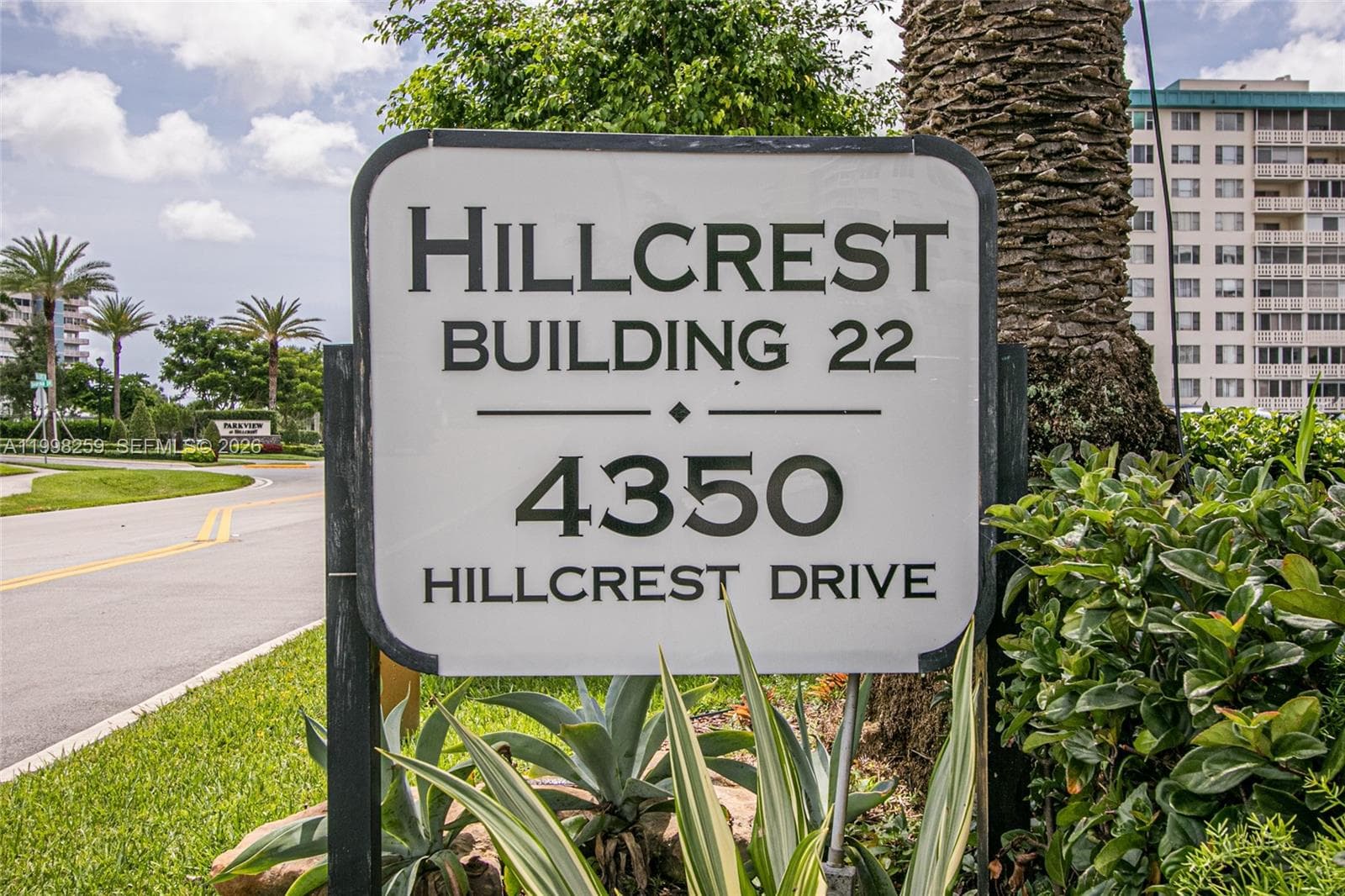 4350 Hillcrest Dr # 303, Hollywood FL 33021 - Hollywood, FL - Photo 1
