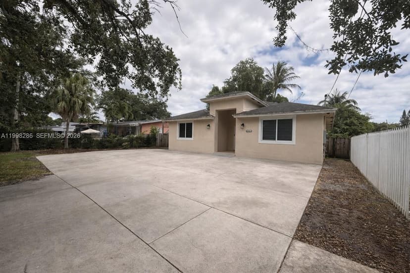 3166 NW 170th St, Miami Gardens FL 33056