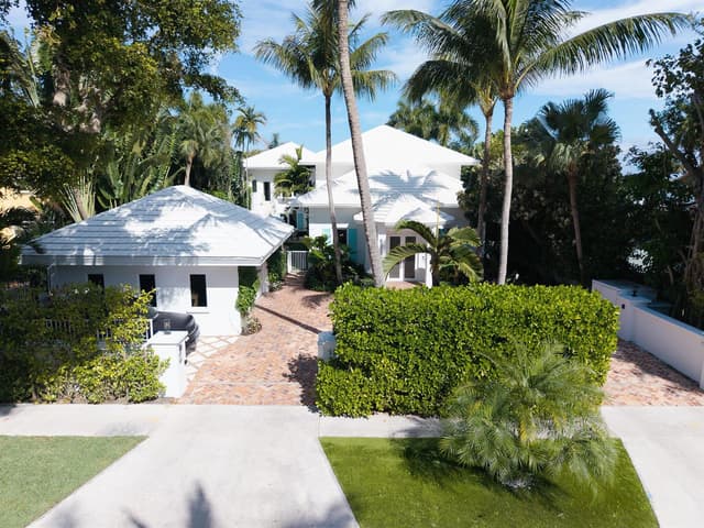 121 Seville Road, West Palm Beach FL 33405 - West Palm Beach, FL - Photo 2