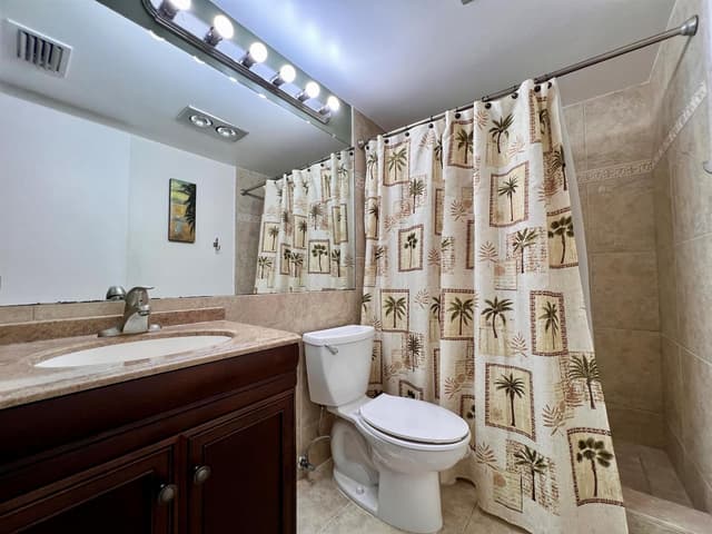 8 Northampton A, West Palm Beach FL 33417 - West Palm Beach, FL - Photo 4